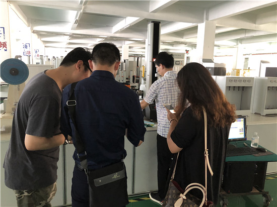口罩制造客戶到我司測試樣品選購拉力試驗(yàn)機(jī) 口罩制造客戶到我司測試樣品選購拉力試驗(yàn)機(jī)