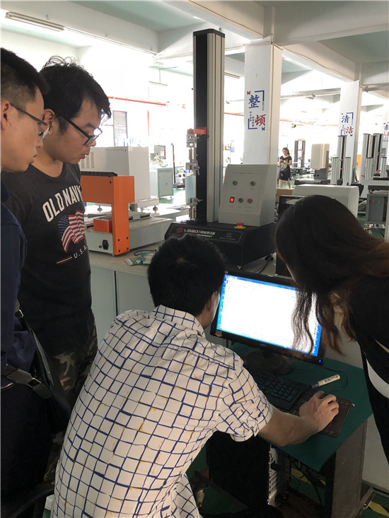口罩制造客戶到我司測試樣品選購拉力試驗(yàn)機(jī) 口罩制造客戶到我司測試樣品選購拉力試驗(yàn)機(jī)