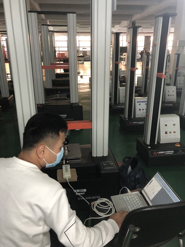 江蘇蘇州客戶到我廠驗收拉力試驗機(jī)設(shè)備 江蘇蘇州客戶到我廠驗收拉力試驗機(jī)設(shè)備